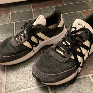 Women’s Adidas Retro Run sneakers